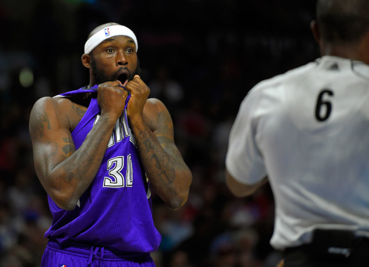Reggie-Evans-2014-1102-foul-face-react.jpg